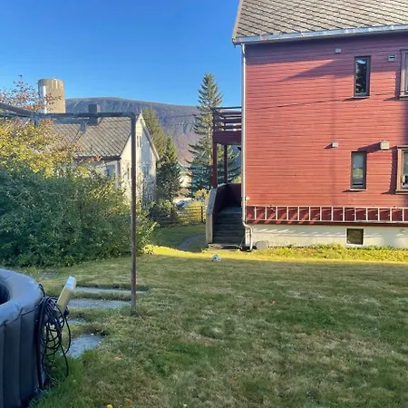 Arctic Skyview Retreat In - With Parking